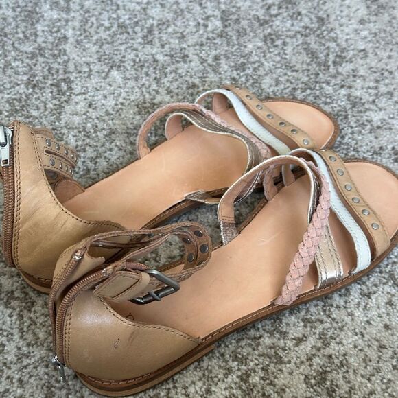 Frye & Co Mixed Strap Evie Sandals 11 - Picture 2 of 6